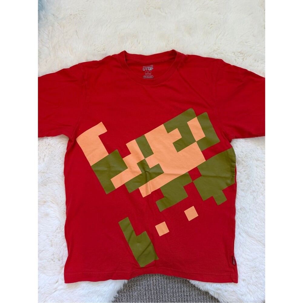 Uniqlo Mario Pixel Graphic T-Shirt S - Red